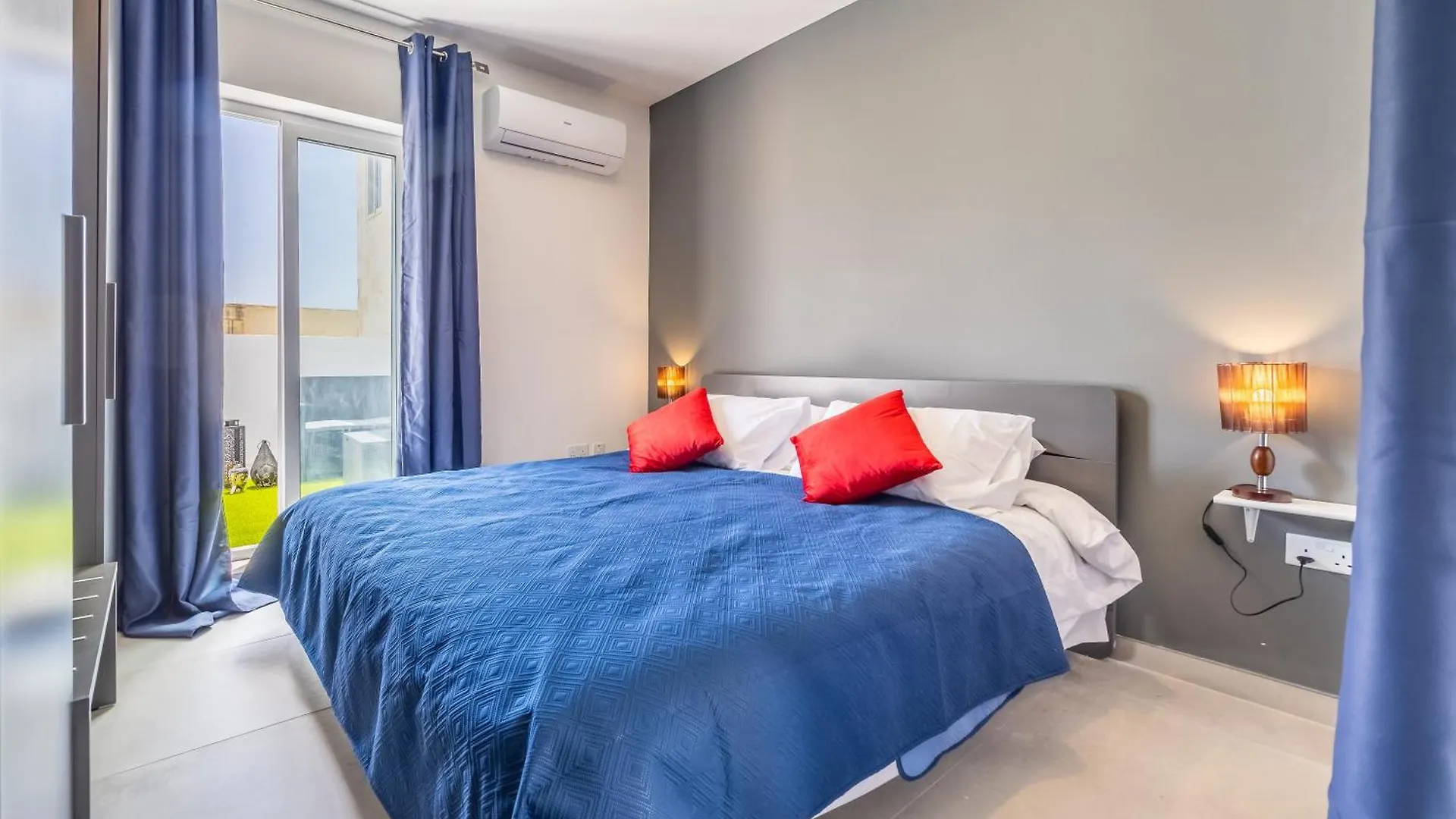 Apartamento Sleek & Stylish 2Br Accommodation With Large Private Terrace - Close To Saint Julian'S & Tigne Shopping Mall Sliema Malta