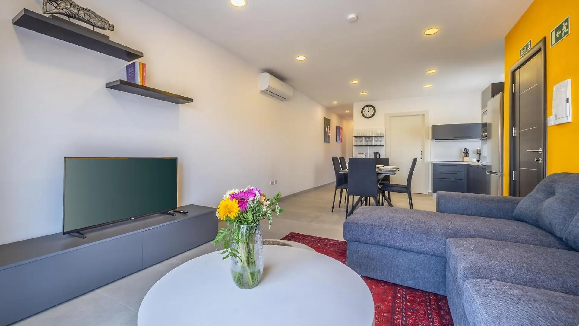 Sleek & Stylish 2Br Accommodation With Large Private Terrace - Close To Saint Julian'S & Tigne Shopping Mall Sliema Malta